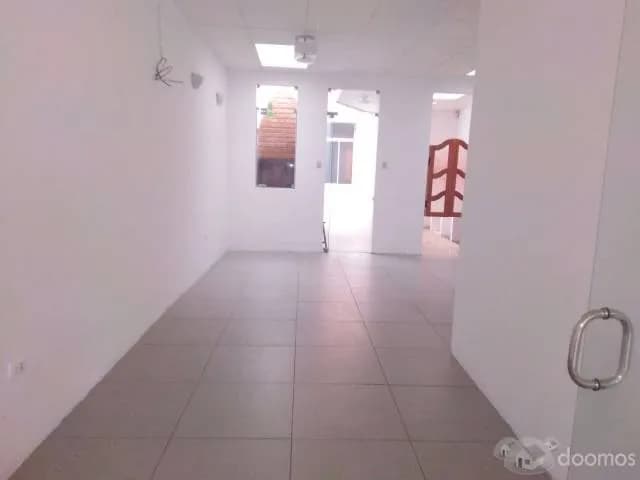 ALQUILO CASA EN IQUITOS .COCHERA Y MODERNA  S/. 1,800 SOLES EN VENTA $ 150,000 - 1