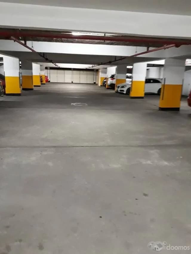 VENDO COCHERA TECHADA 1ER SOTANO, ENTRA CUALQUIER TIPO DE CAMIONETA GRANDE - 2