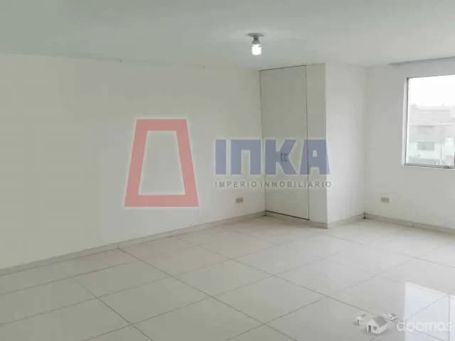 DEPARTAMENTO TRIPLEX EN BUENA UBICACIÓN IDEAL PARA INVERSIÓN - 1