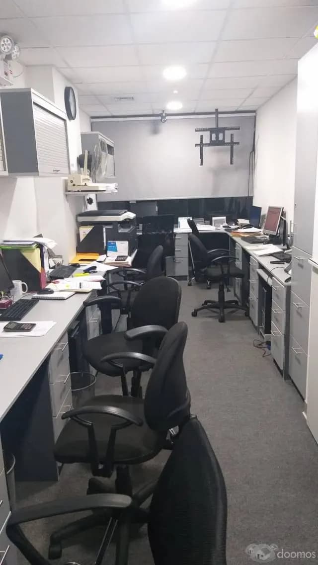 Alquiler de oficina para empresas y/o consultorios médicos  en edificio empresarial - 1