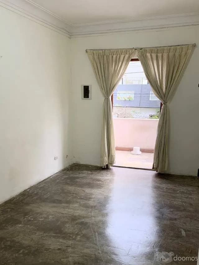 HABITACIÓN EN MIRAFLORES -  A 3 CUADRAS DEL OVALO GUTIERREZ - 1