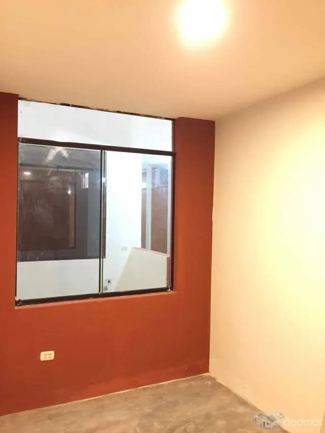 Casa de 2 pisos a 3 cuadras de la Av. Alisos. - 2