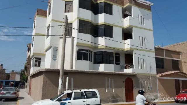 ALQUILO CASA DOS PISOS EXCELENTE UBICACIÓN - 1