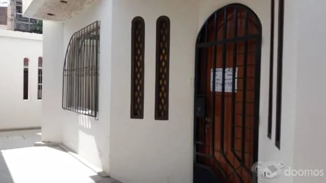 ALQUILO CASA DOS PISOS EXCELENTE UBICACIÓN - 2