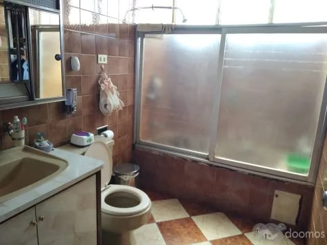 CASA CON LOCALES COMERCIALES - 2