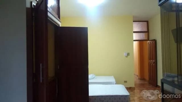 Alquilo casa  amoblada con 4 dormitorios,terraza y cochera  S/. 3,000 - 2