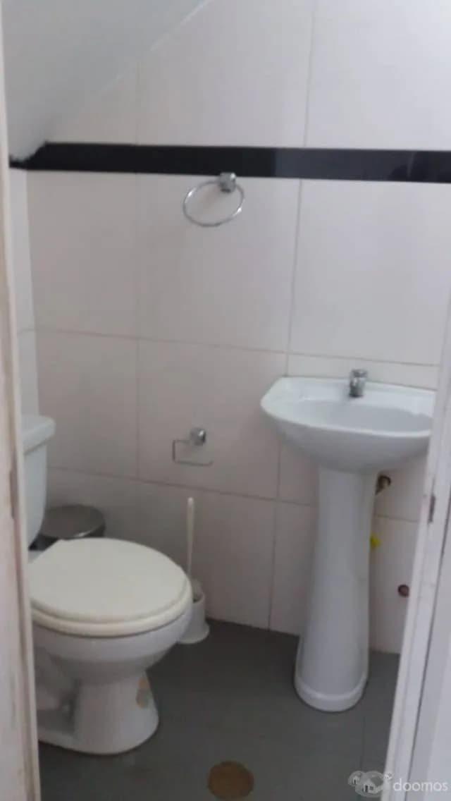 ALQUILER CASA CON COCHERA DISTRITO DE LA ESPERANZA - 2