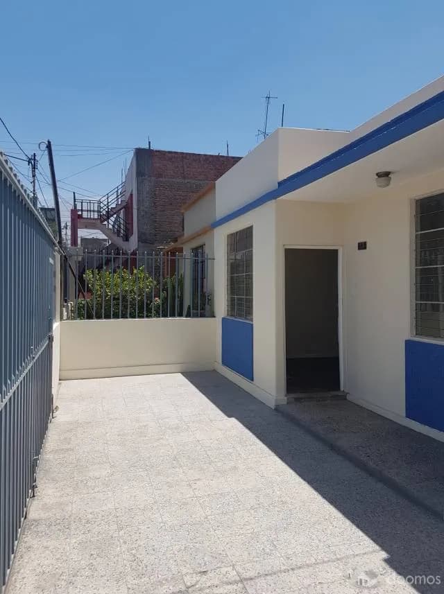 ALQUILO COMODA CASITA EN FERROVIARIOS - 2