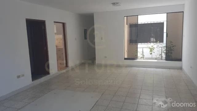 SE VENDE CASA DE 185 M2, DE 2 PISOS CON AZOTEA, EN SAN JUAN DE MIRAFLORES - 2