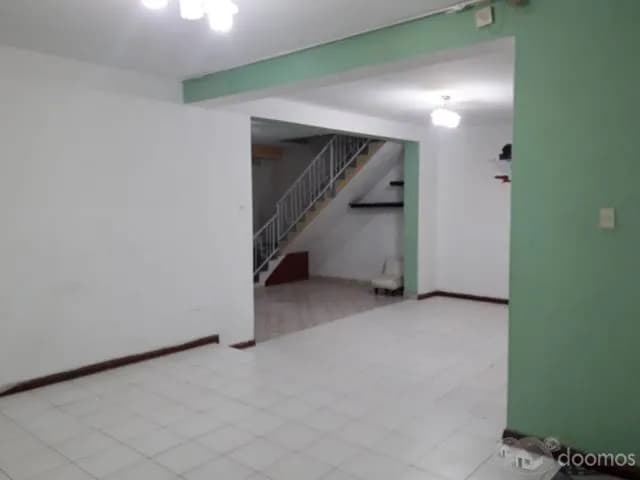 Primer piso de casa amplia - Apta para vivienda o local comercial // Buena ubicación, frente a la avenida principal - 2