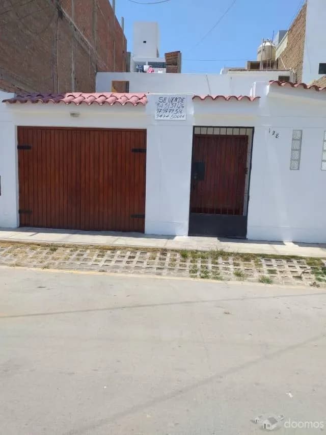 VENDO CASA EN TERCER MALECON PIMENTEL - 1