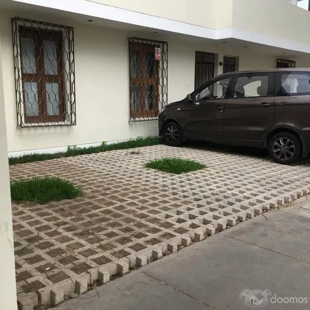 ALQUILER DE COCHERA EN SAN ISIDRO - 1