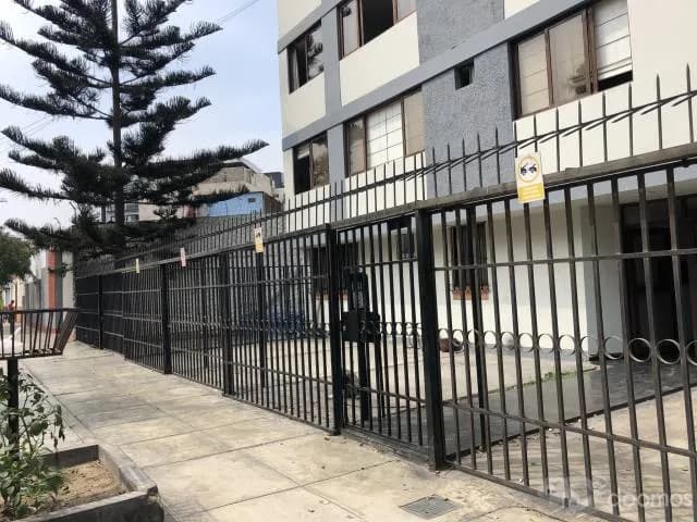 Alquiler de cochera en Calle Alfredo León 234 Miraflores - Altura cuadra 8 de Berlín - 2