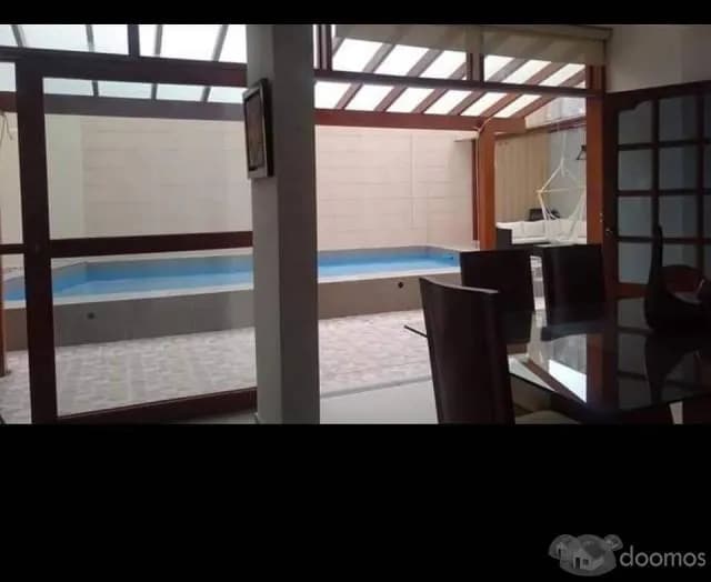 Vendo casa con piscina y 8 dormitorios $ 220,000 - 1