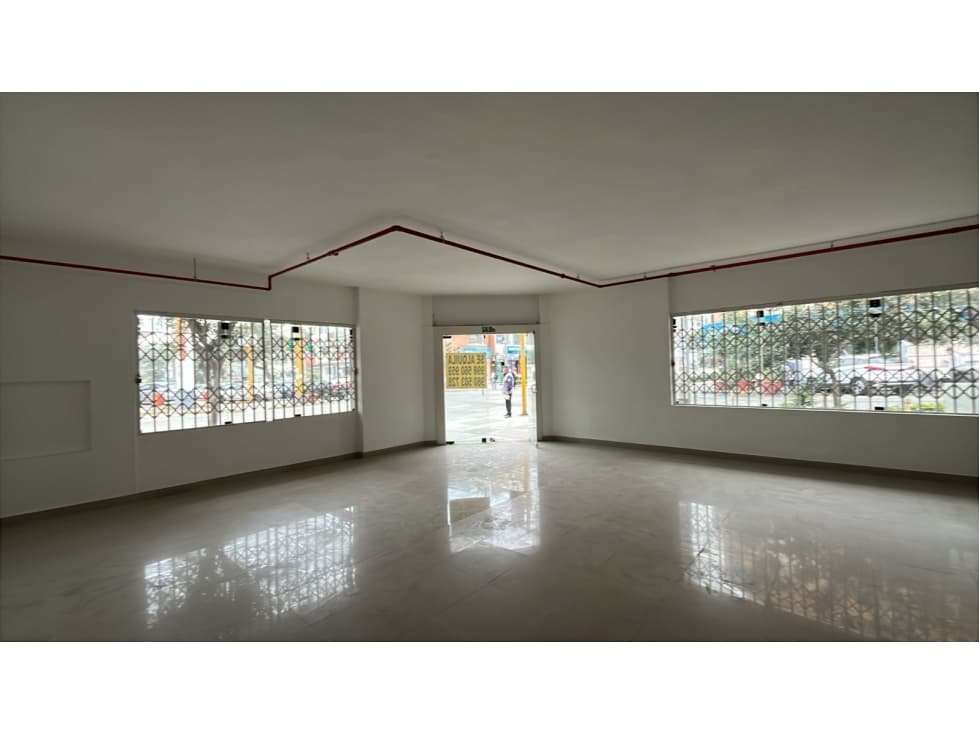 Estupendo local Comercial 159 m2 en esquina en Avendia Arenales - 1