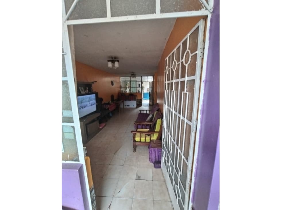 EN VENTA CASA DE DOS PISOS ALMIRANTE M.G - 2