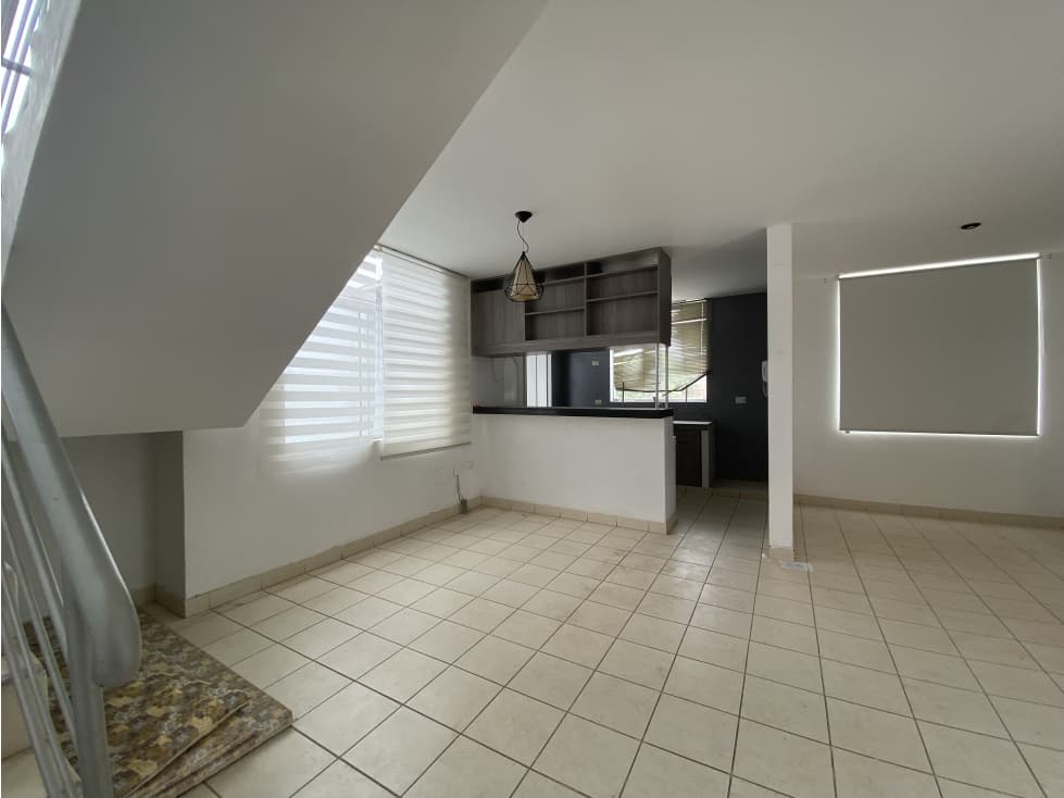 VENDO O ALQUILO AMPLIA CASA EN CORALES 1 - 2