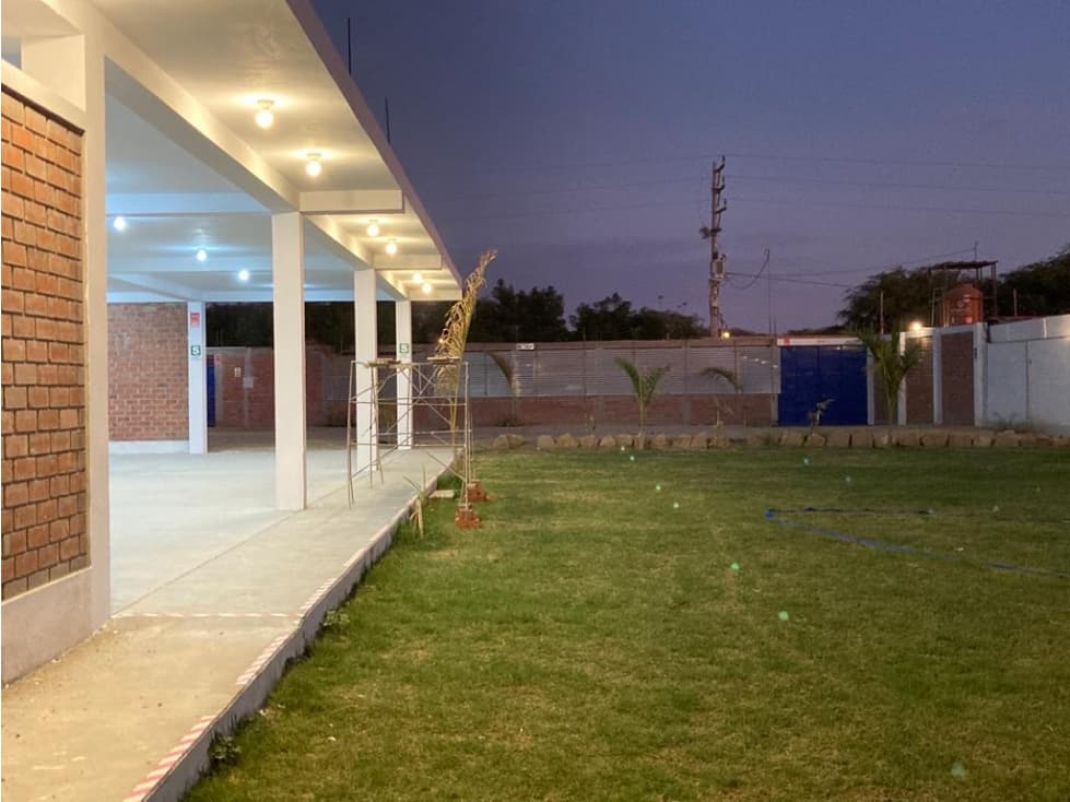 ALQUILO AMPLIO LOCAL EN AV. IRAZOLA - 1