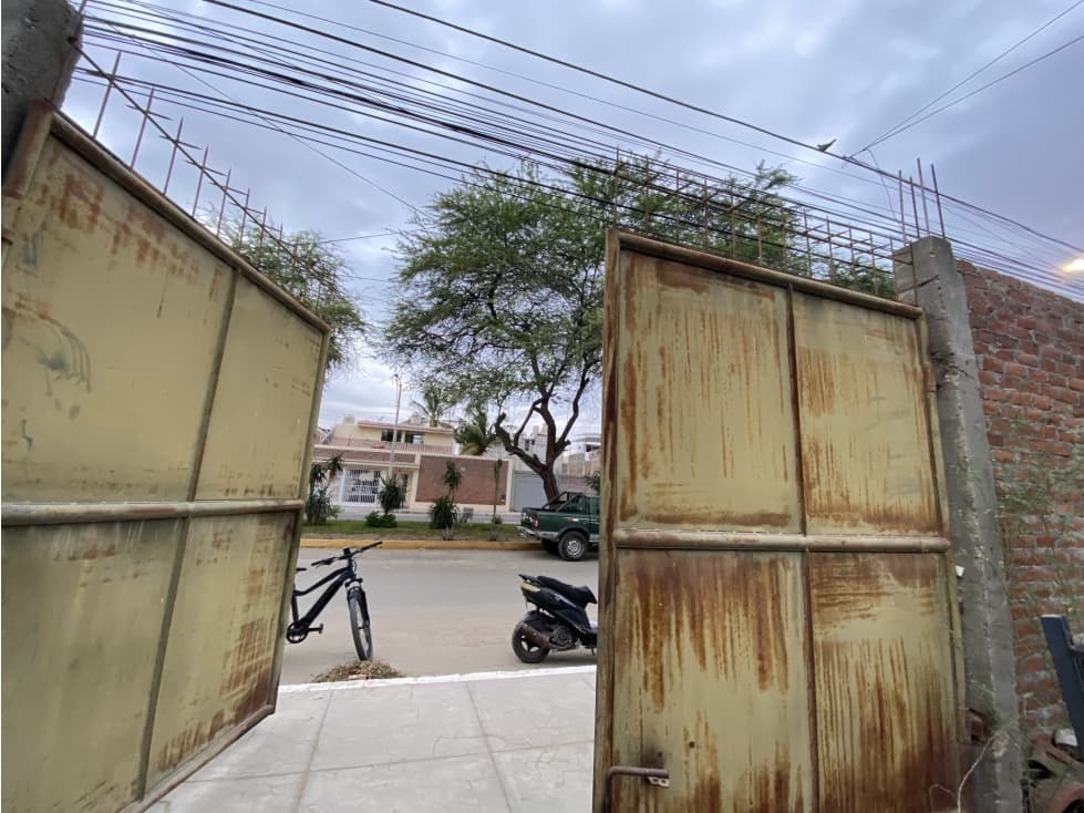 ALQUILO TERRENO EN AVENIDA CASUARINAS - 2