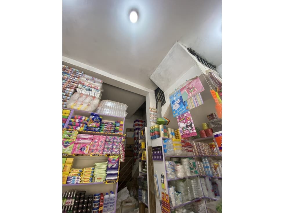 VENDO LOCAL COMERCIAL EN EL MERCADO DE LAS CAPULLANAS - 2