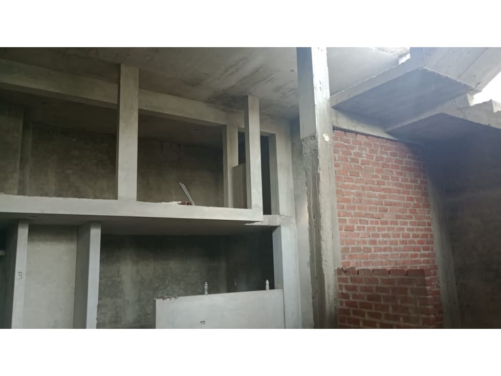 VENDO CASA DE 2 PISOS EN VILLA CALIFORNIA - 2