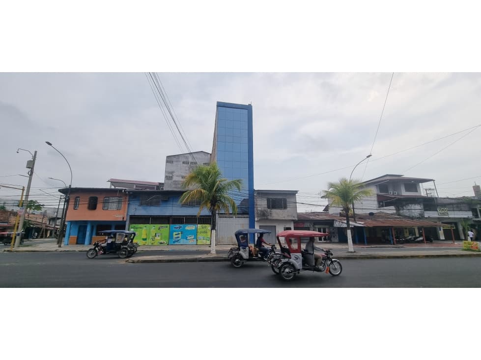 Se vende Almacén Comercial en Iquitos - 1