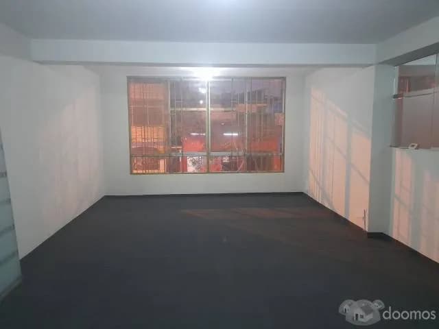 Se alquila oficina comercial en el corazón de Lince, zona comercial con acceso a varias entidades y rodeado de bancos y centros comerciales - 1