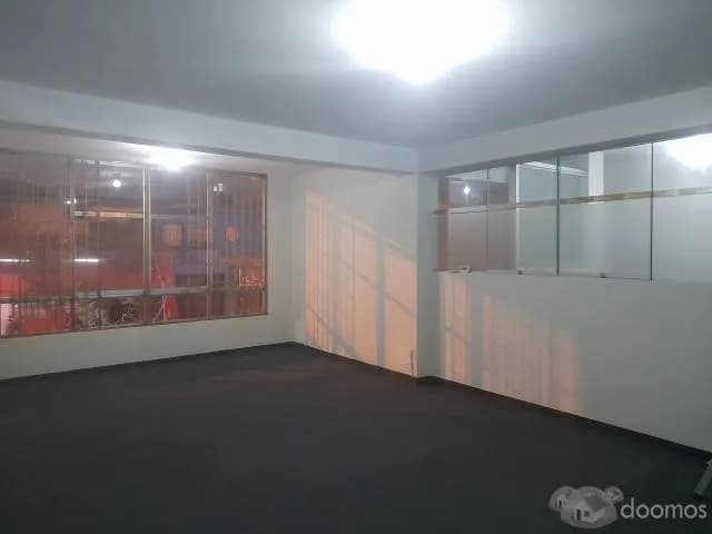 Se alquila oficina comercial en el corazón de Lince, zona comercial con acceso a varias entidades y rodeado de bancos y centros comerciales - 2