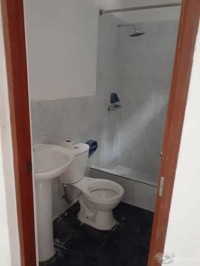 CASA DE 3 PISOS - 2