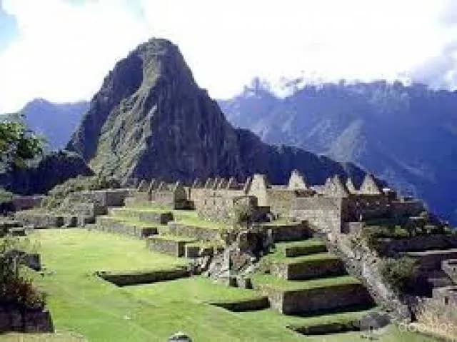 por urgencias vendo una casa 150M2 de tres pisos nueva construida el 2014 - 1