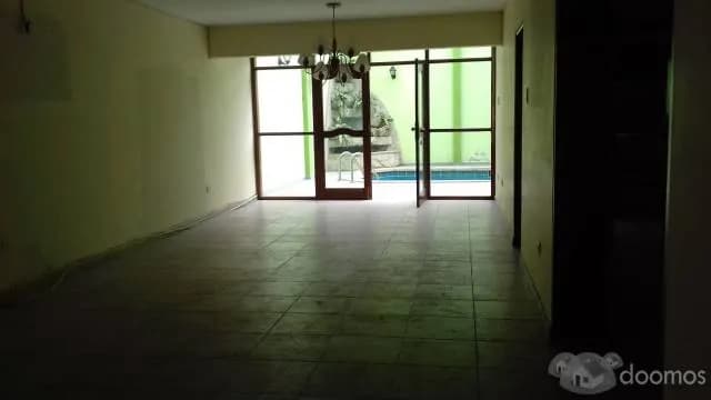 ALQUILO CASA DOS PISOS URB. LAS QUINTANAS- TRUJILLO, FRENTE PARQUE - 1