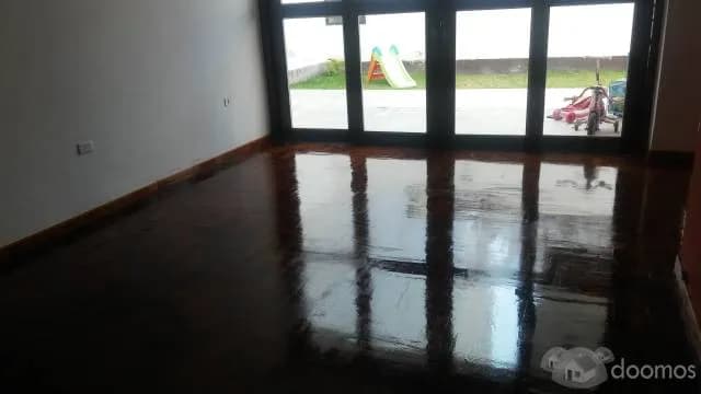 SE ALQUILA O VENDE CASA AMPLIA PARA EMPRESAS - 1