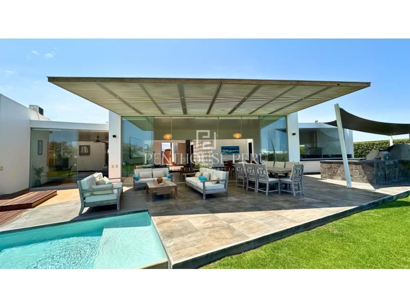 Casa de Playa en Venta en Club Golf de Asia Jardines Piscina - 2