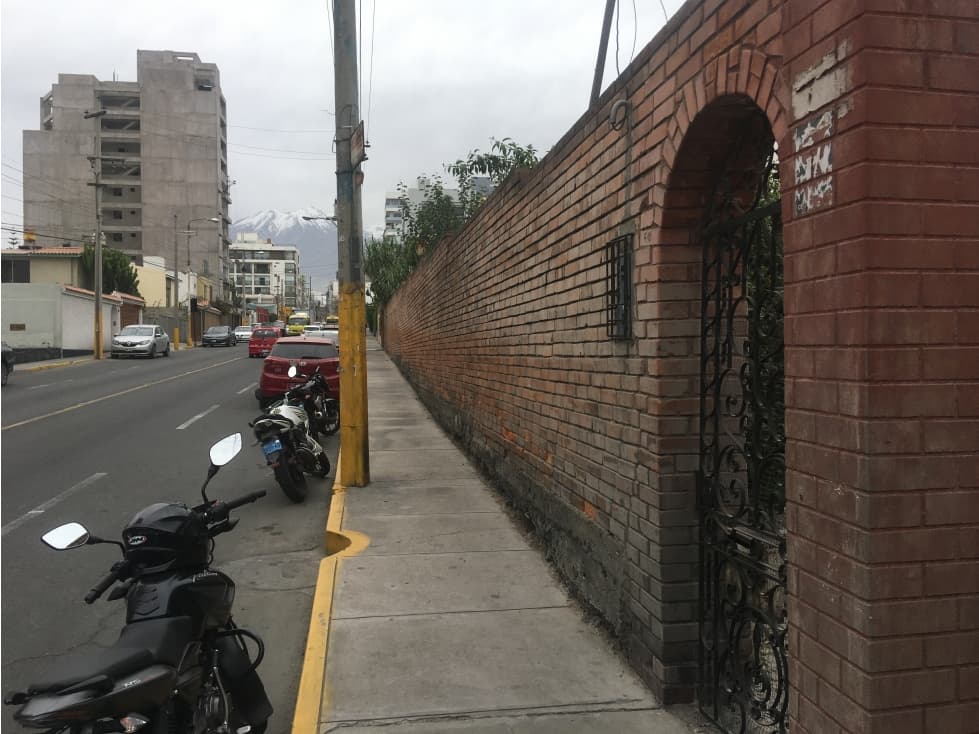 TERRENO COMERCIAL EN AVENIDA PRINCIPAL - 2