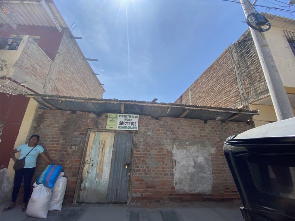 VENDO TERRENO FRENTE AL MERCADO - 2