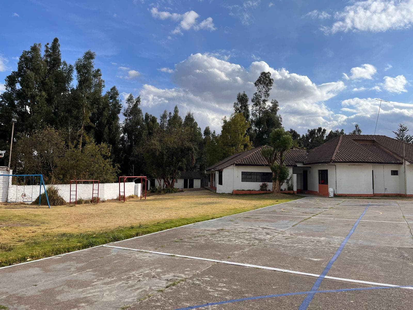 Terreno en 4,461 m2 con 3 frontis frente UPLA Chorrillos - 1