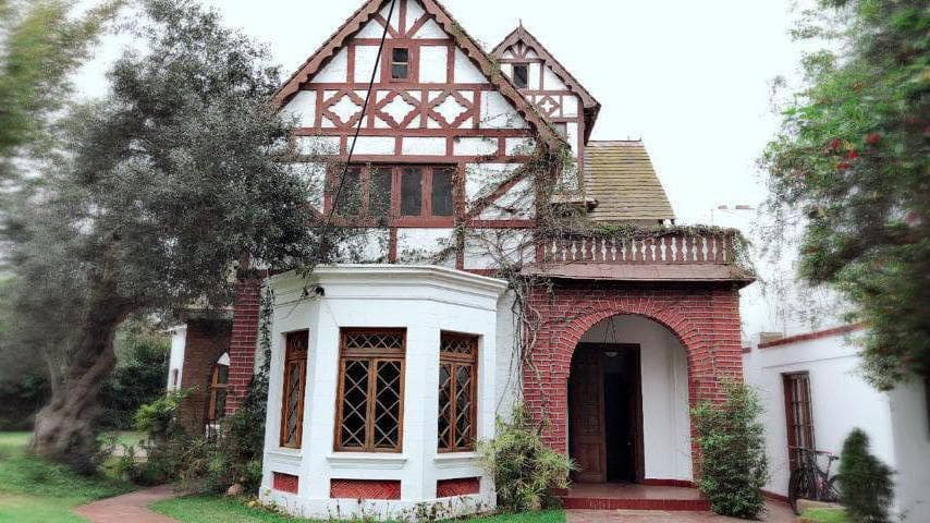 VIVE CON ESTILO - CASA TUDOR EN EL BOSQUE EL OLIVAR - SAN ISIDRO - 1