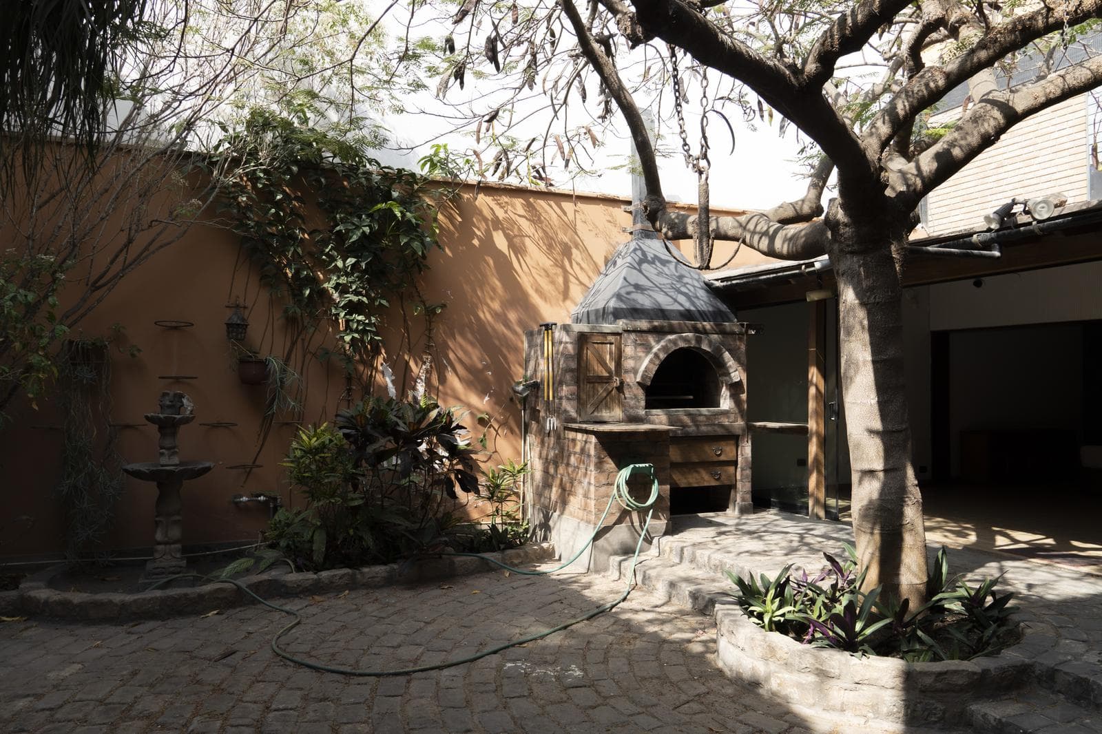 Vendo Casa con excelente ubicación en Surco con parámetros hasta 5 pisos! - 1