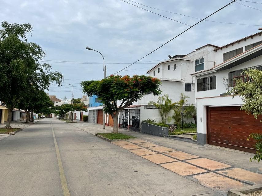 Vendo Casa Calle John Hassinger 1, San Borja (Ref:a dos cuadras del pentágonito) - 1