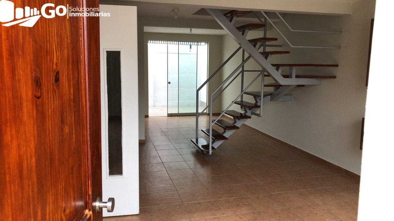 Casa de 2 pisos en Alquiler - 2