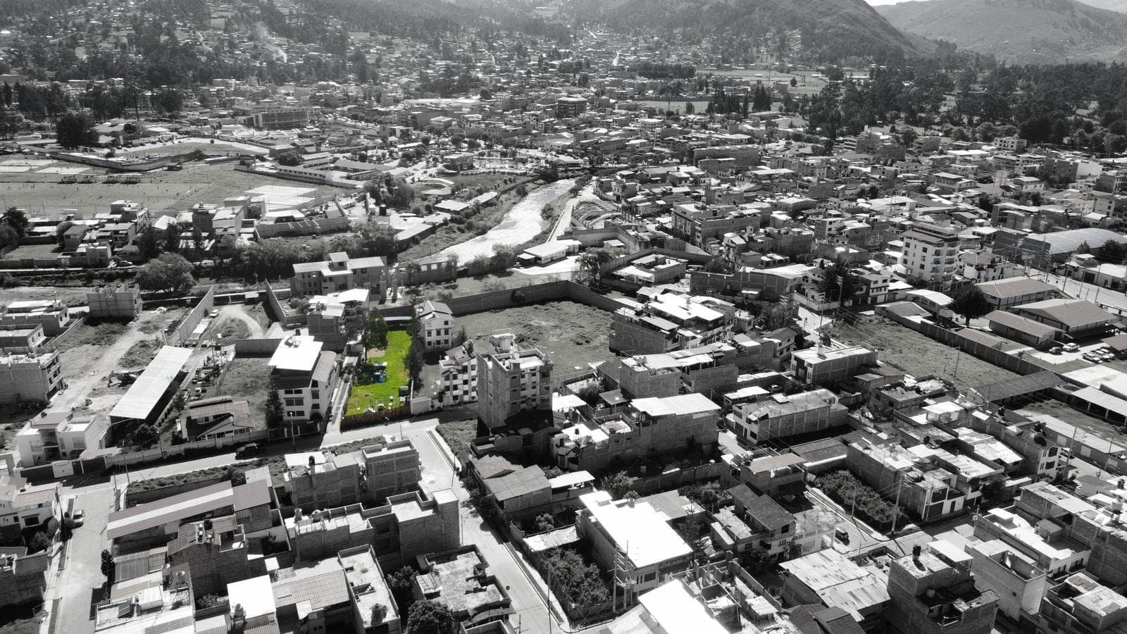 Terreno perfecto para desarrollo inmobiliaria en Baños del Inca - Urb Hurtado Miller. - 2