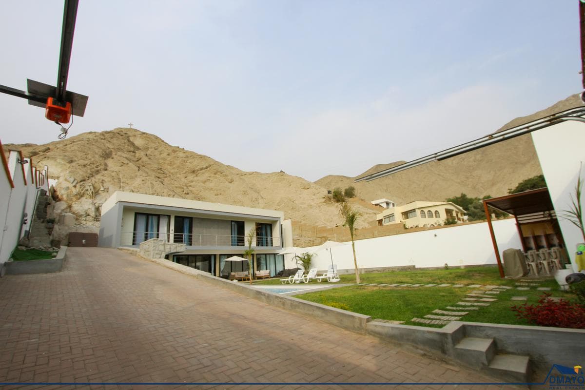 Súper moderna Casa Brenda en CIENEGUILLA - 3 dorm - 6 cocheras - Piscina para 15 personas - 2