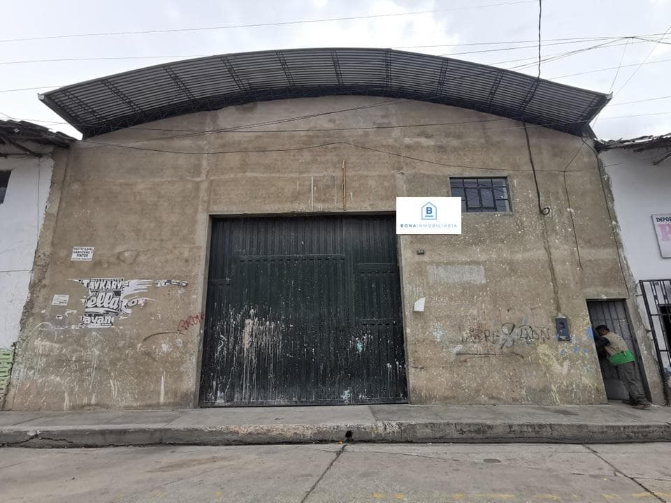 Local Comercial con energía trifásica - 1