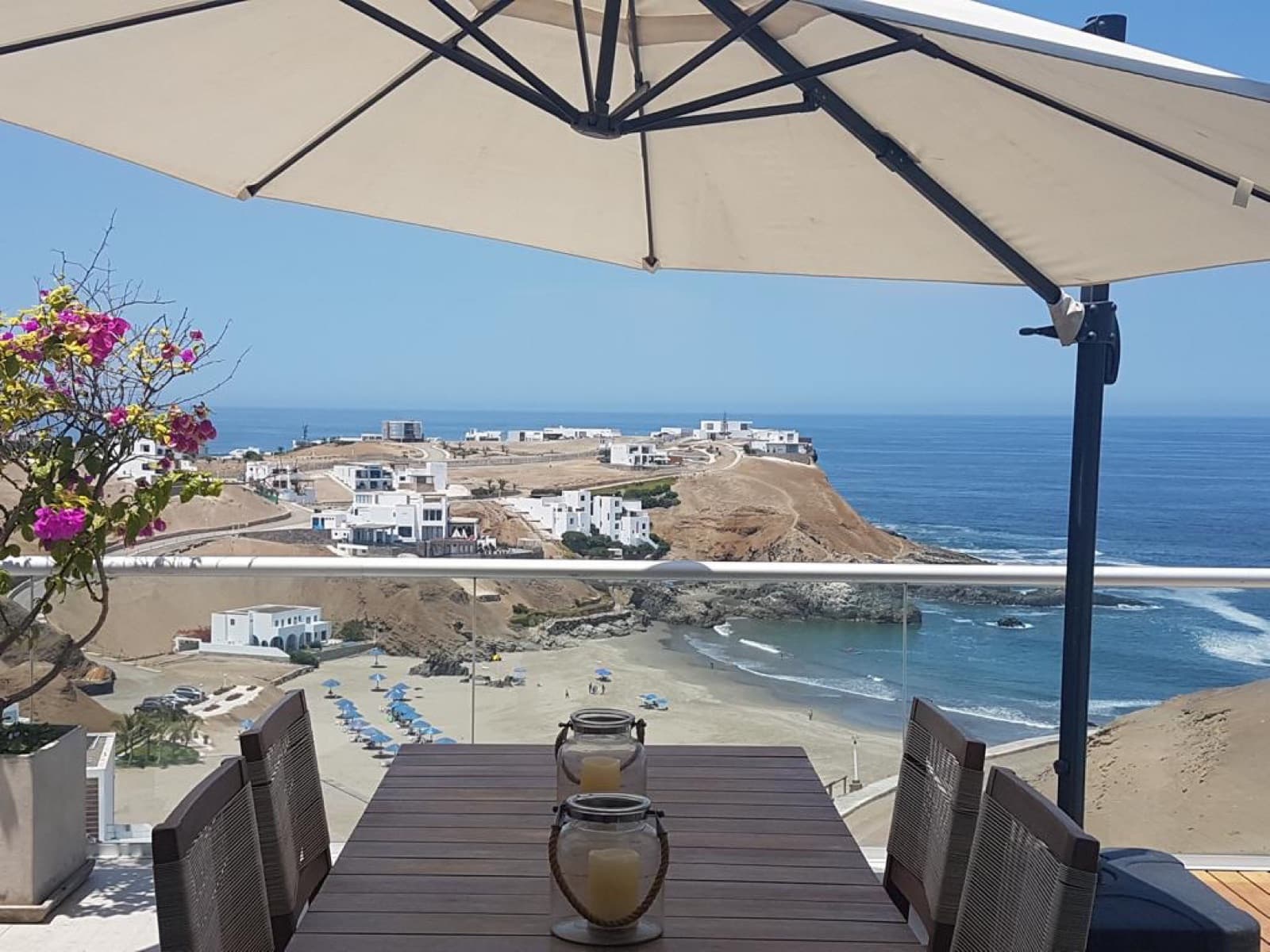 Hermosa casa con vista espectacular en Playa Palillos - 1