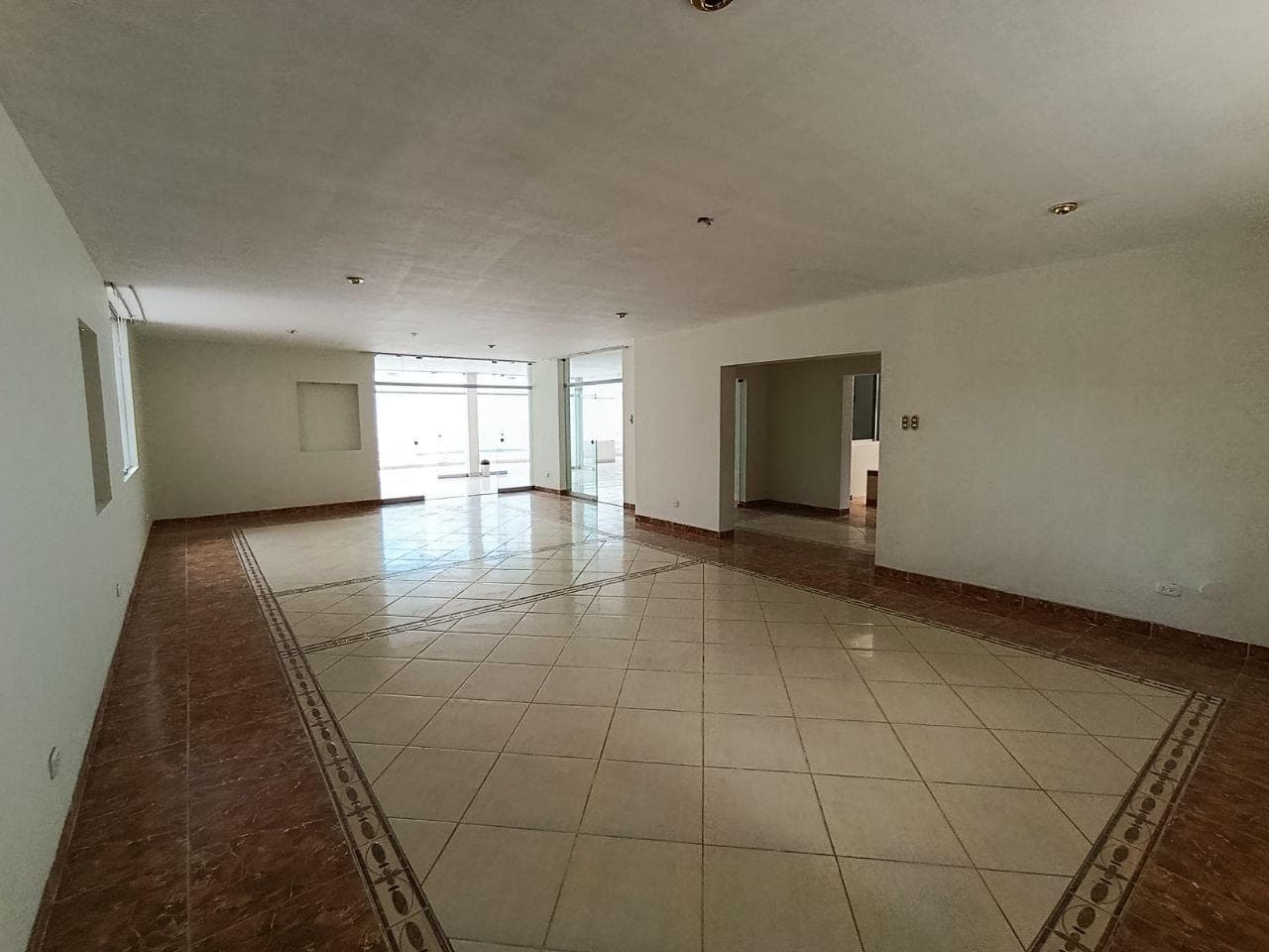 Casa grande para oficinas públicas o privadas - Piura. - 1