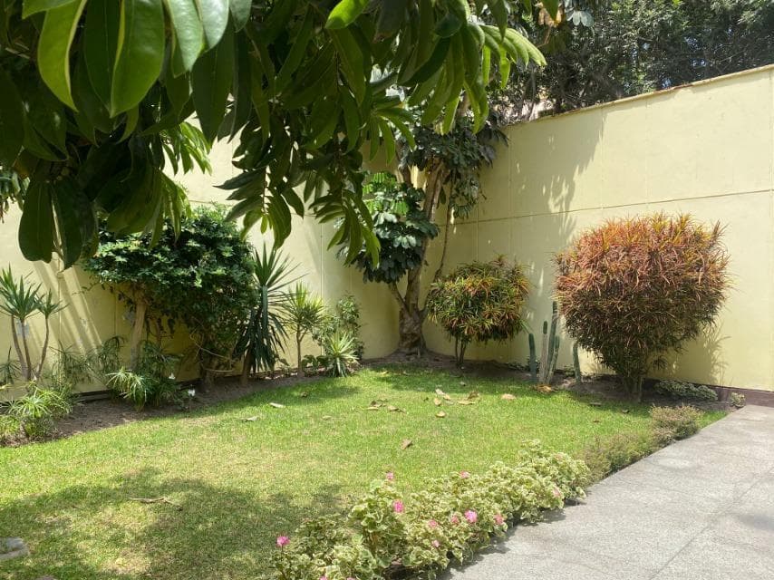 Vendo Linda Casa Fte a Parque, calle Santa Carmen 1, Miraflores - 2