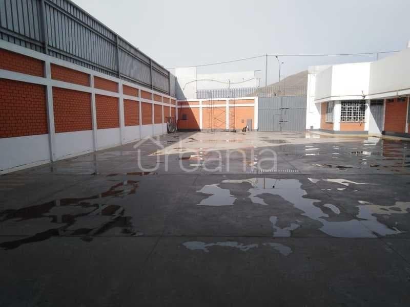 Vendo o Alquilo Local Industrial en Av Nestor Gambetta 56, Callao - 2