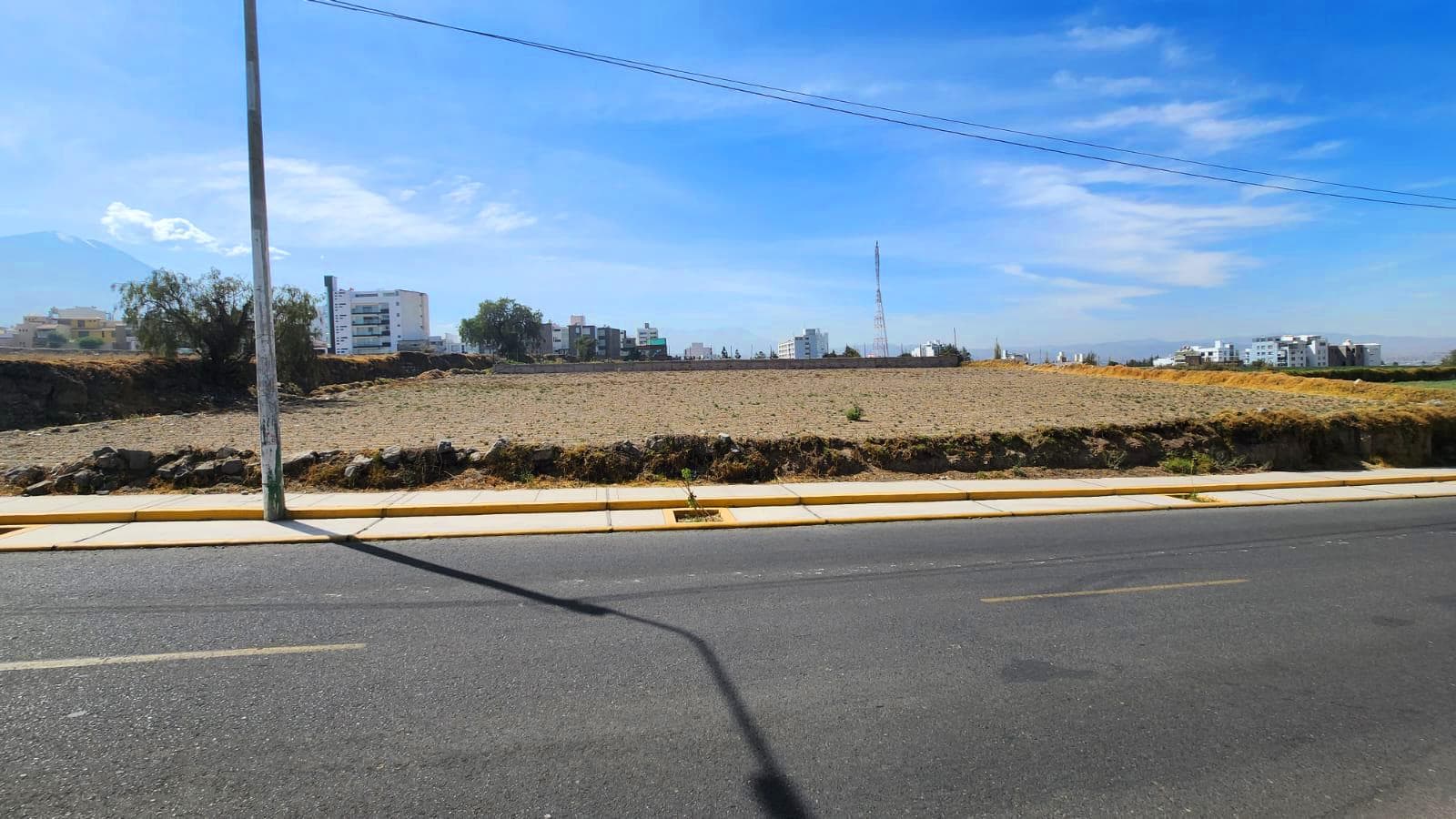 VENTA DE TERRENO GRANDE EN LARI LARI: ¡APROVECHA YA! - 2