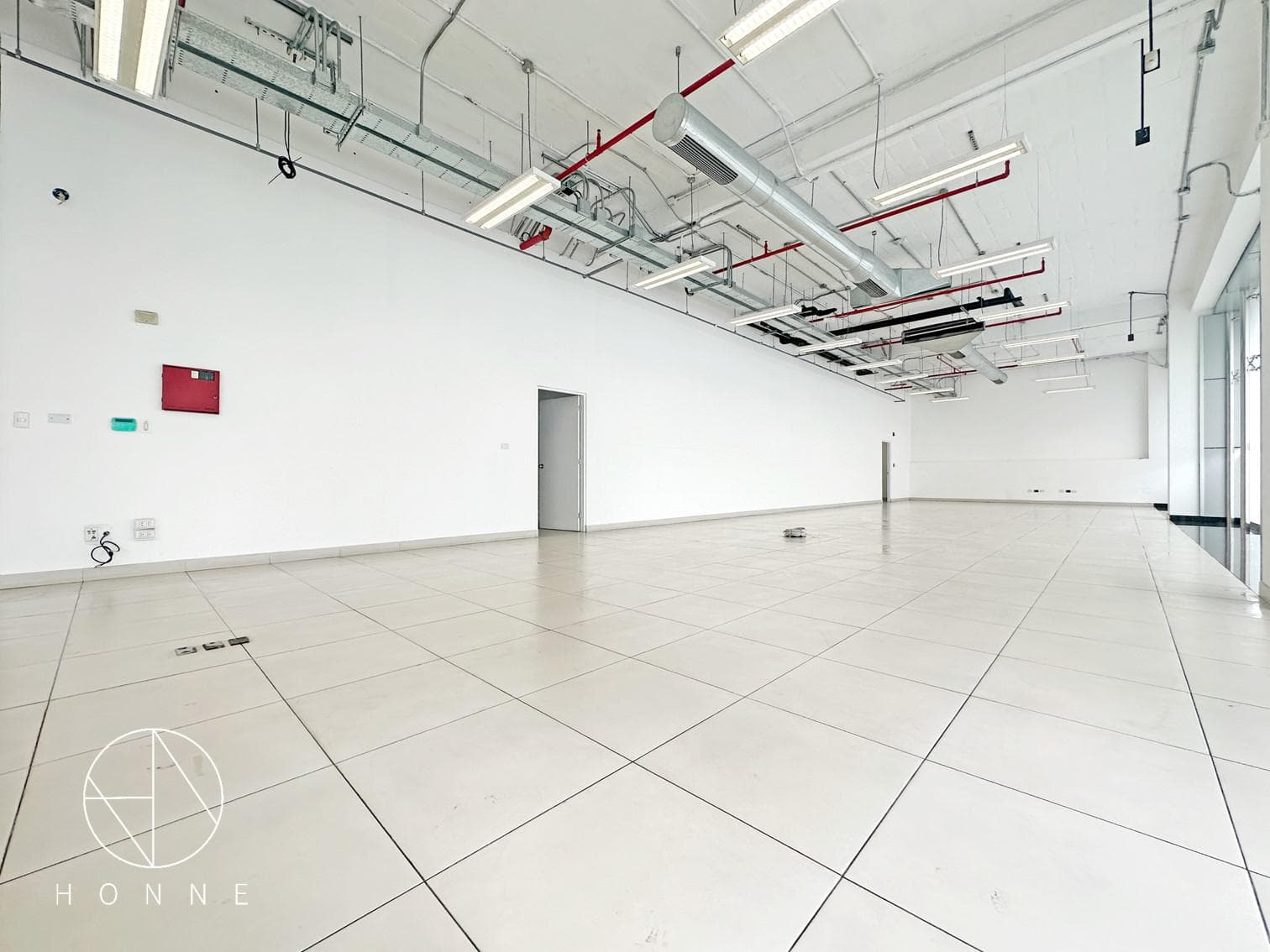 Local en Primer piso con puerta a avenida - 2