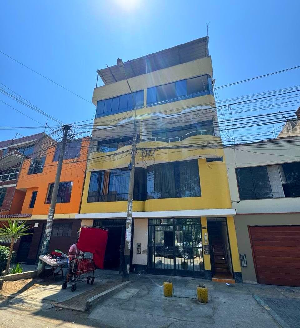 Departamento en Venta en el corazón de Los Olivos - 1